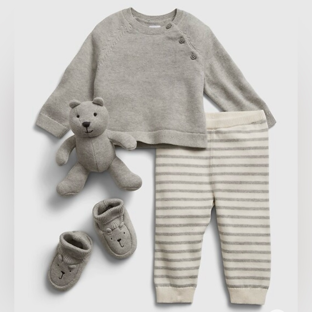 babyGap Brannan Bear Sweater Set Booties Plush NWT 6-12M